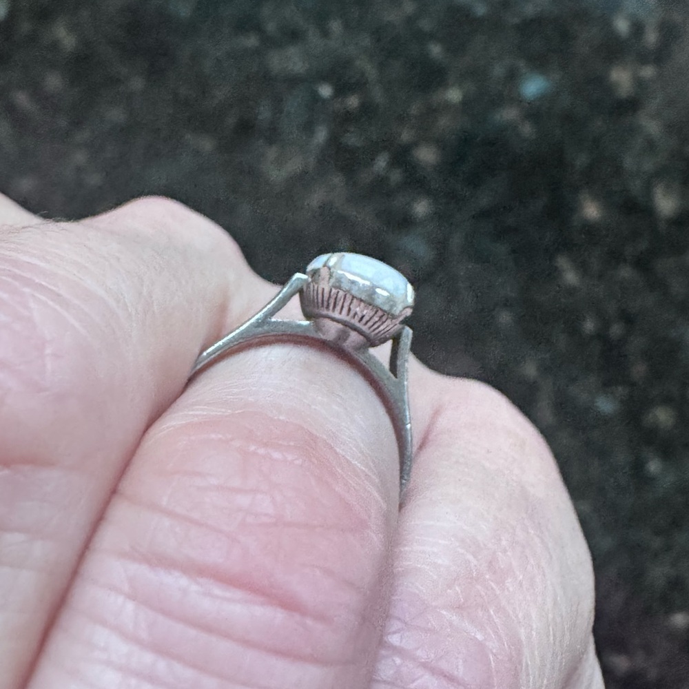 Vintage White Opal Sterling Silver Ring Size 6.5 weight 2.7 grams - Picture 4 of 10